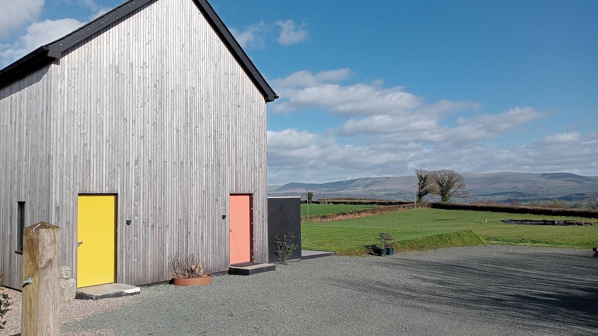 Llandefalle Apartment | Tranquil setting overlooking the Black Mountains in a well-equipped apartment.