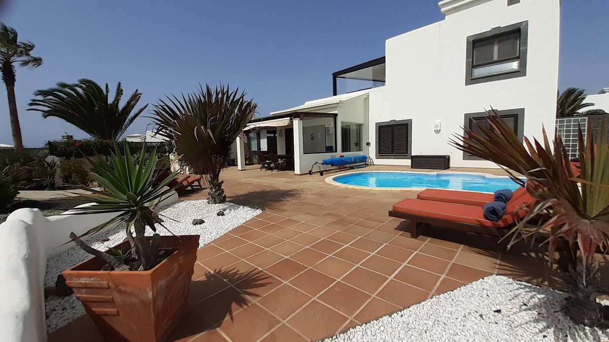 Montana Roja Villa | Tranquil setting, sea view, heated pool & Hot Tub, sub-tropical garden.