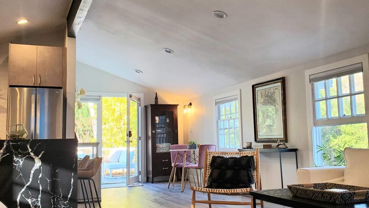 Agoura Hills Apartment | Tranquil Soho style Guesthouse in gated community!