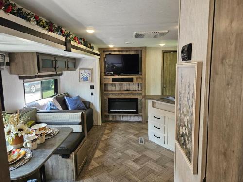 Conover House | Tranquil Stay Close to Hotspots