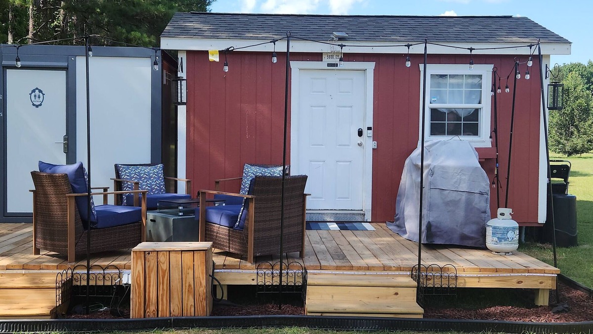 Orangeburg County Apartment | Tranquil Studio Cottage features a remodeled full kitchen, heated pool,& fishing