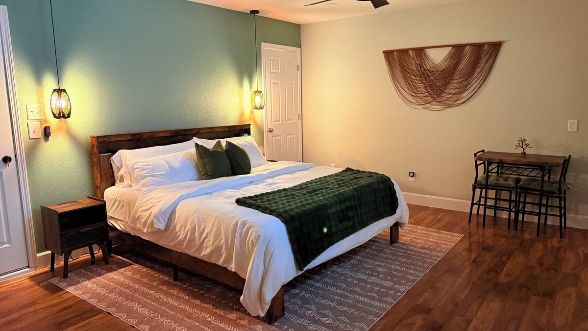 Louetta House | Tranquil Suite Private Bath + Entry