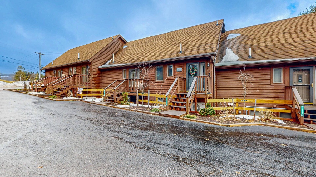 Sunplace House | Tranquil & sunlit lake retreat with pool, fire pit, & views - near skiing & golf