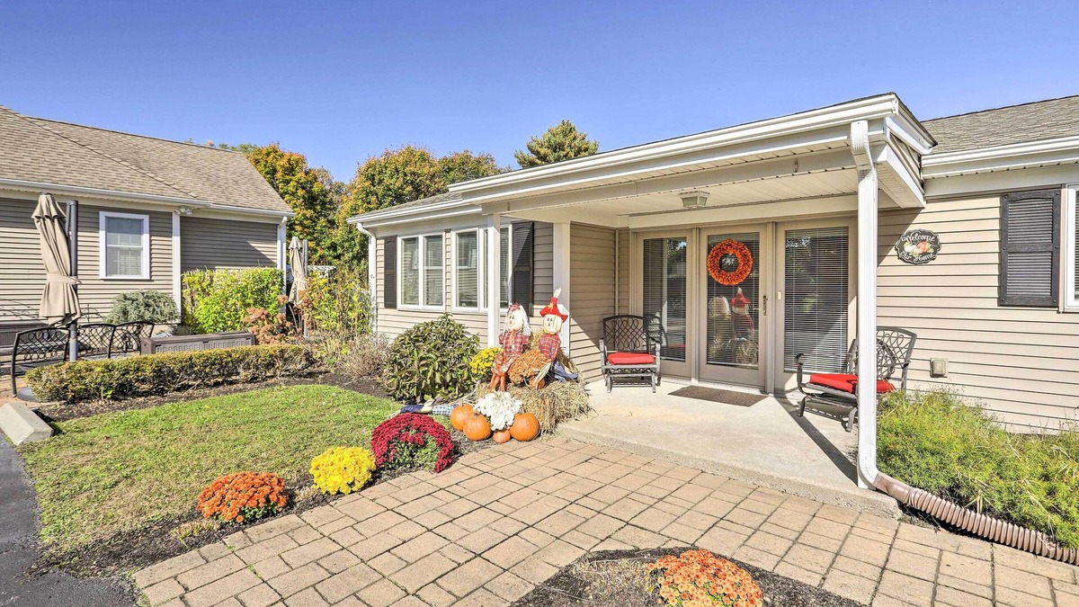 Swansea House | Tranquil Swansea Retreat w/Fire Pit & Grill!