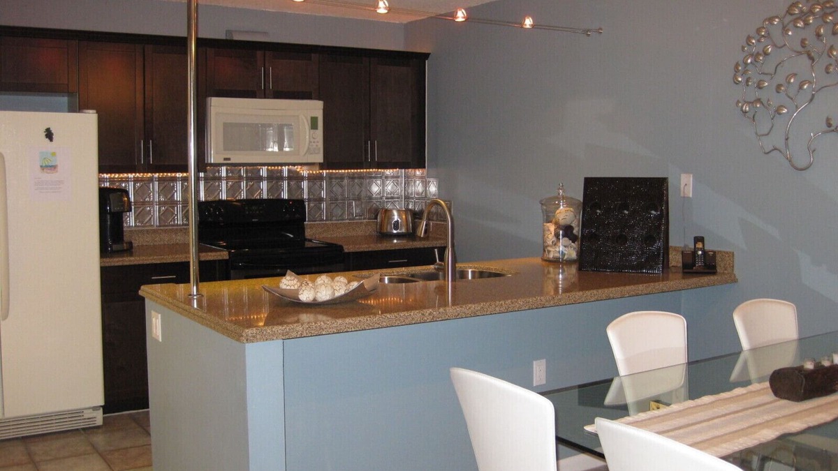 The Bluffs House | Tranquil/tasteful/serene 2BDRM townhouse avail (min 1 MO); L/T (3 MOS+) welcome