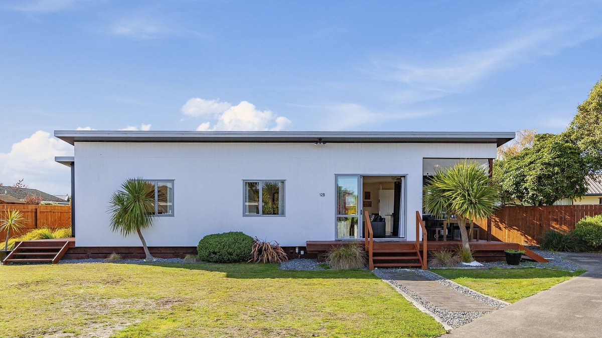 Hilltop House | Tranquil Tauhara - Taupo Central Holiday Home