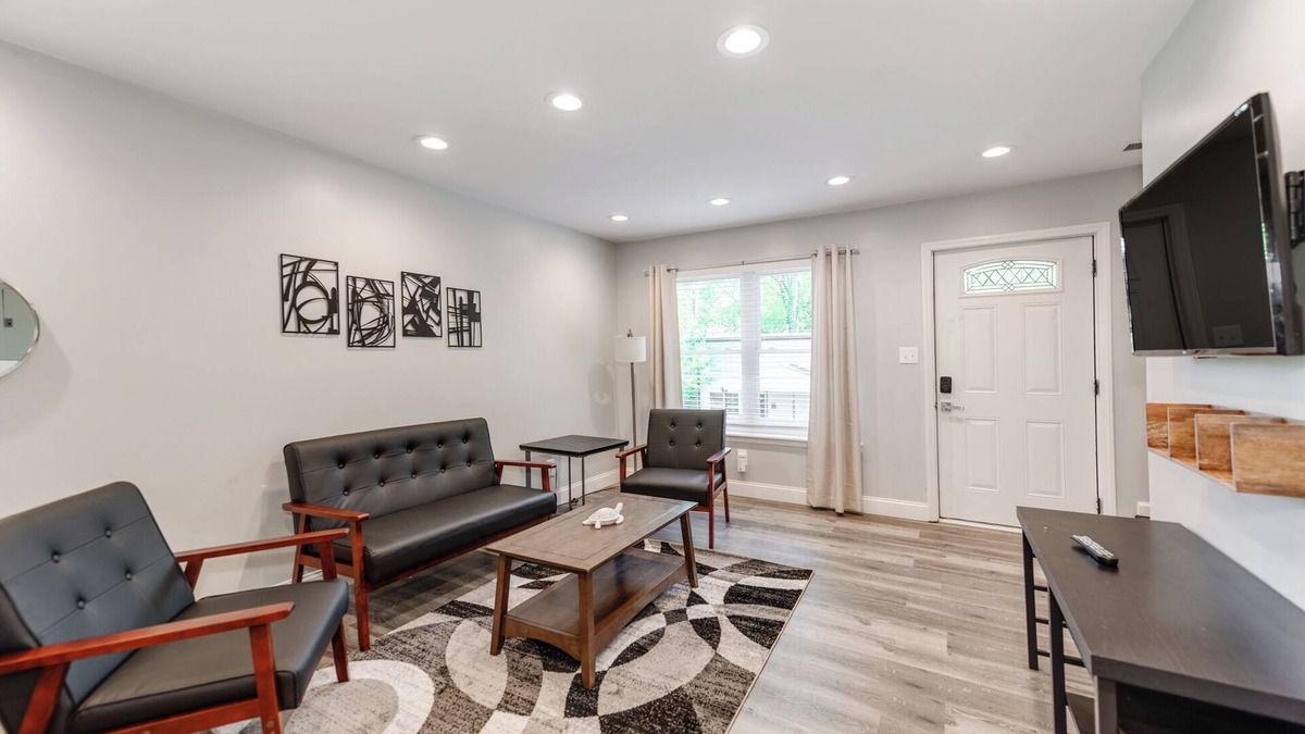 Villa Heights House | Tranquil townhome with AC in NoDa Charlotte