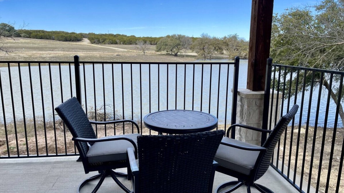Nemo House | Tranquil Trails-Elegant Waterfront Retreat at Twin Canyons Longhorn Ranch