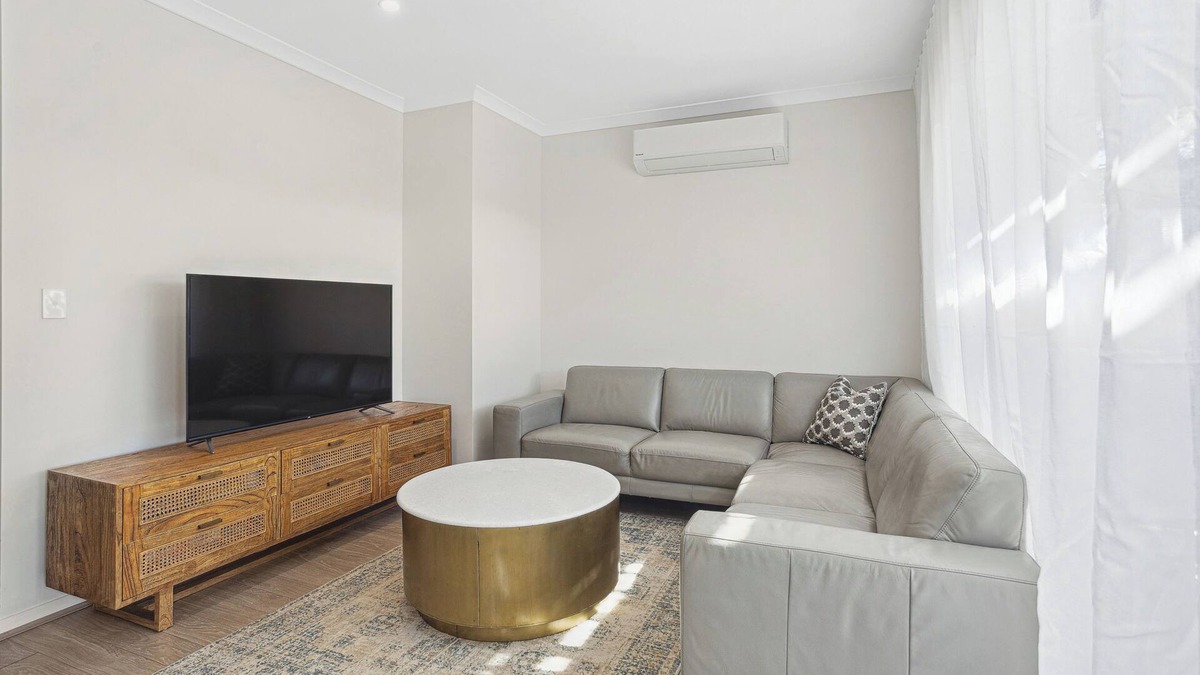 Bassendean Condo | Tranquil Tree View with Free Parking