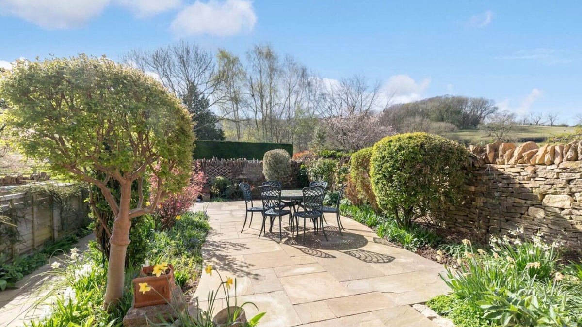 Cheltenham House | Tranquil Two Bedroom Home on Leckhampton Hill