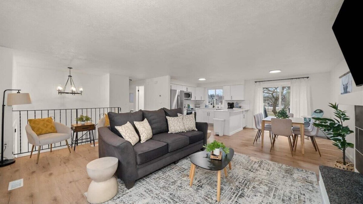 Veradale House | Tranquil Valley Home I Refreshed & Revitalized