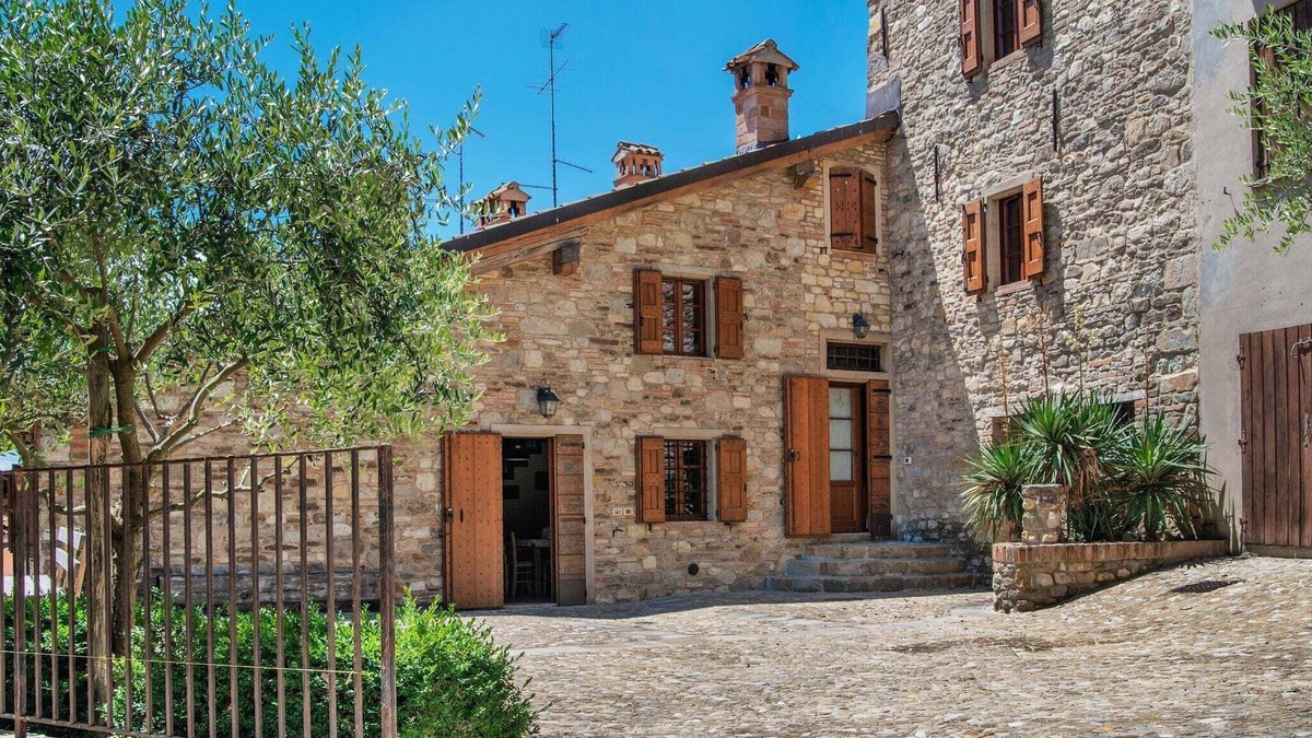 Ca' de' Grimaldi House | Tranquil Village Stay with Fireplace