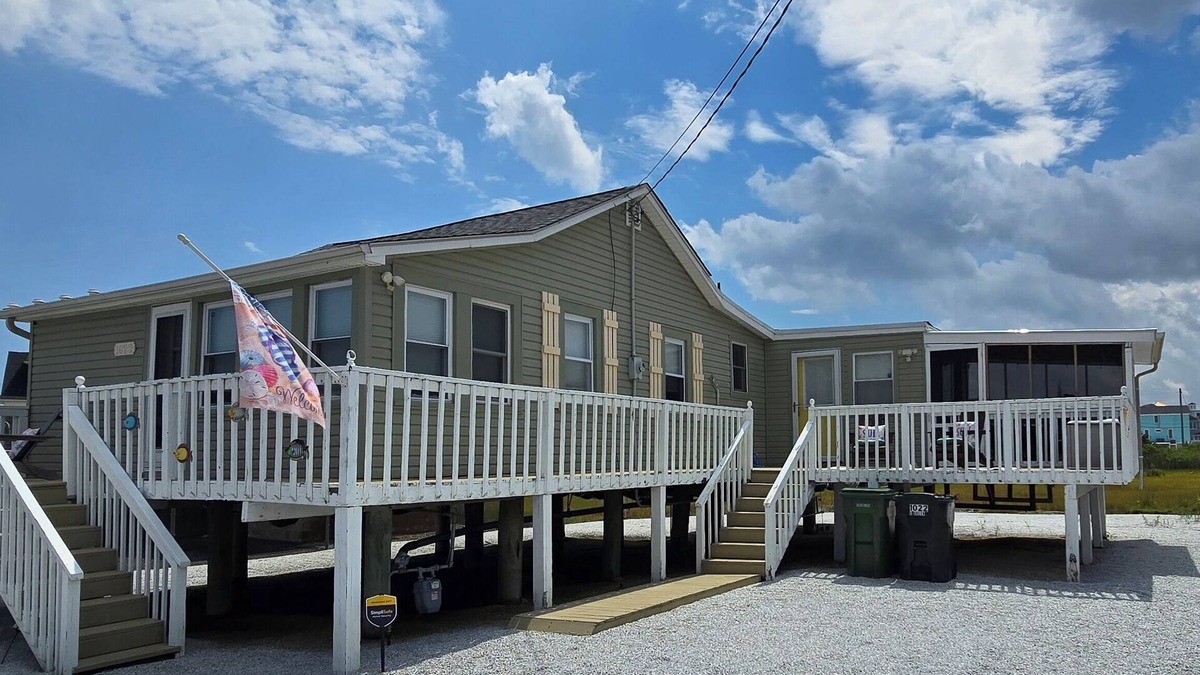 Tuckerton Beach House | Tranquil Water View 3-bedroom, 1-bathroom house in TuckertonnnSleeps : 8