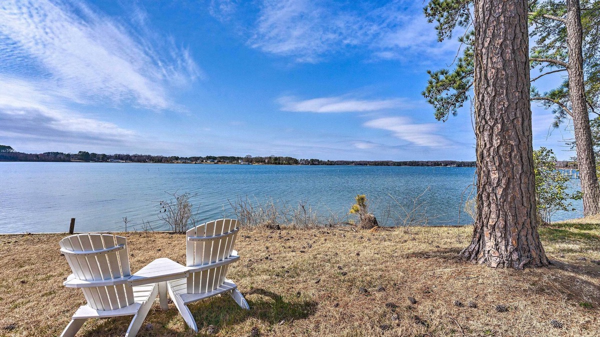 Reedville Cottage | Tranquil Waterfront Cottage with Private Beach!