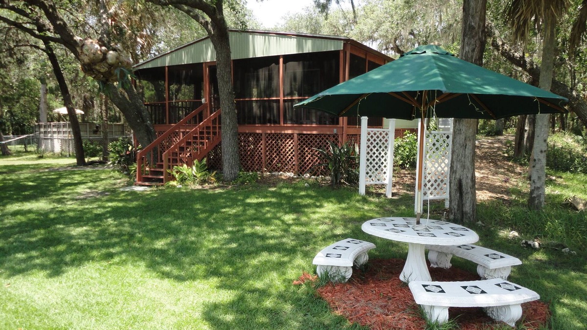 Old Homosassa Cottage | Tranquil-Waterfront-Nature Coast-Cottage