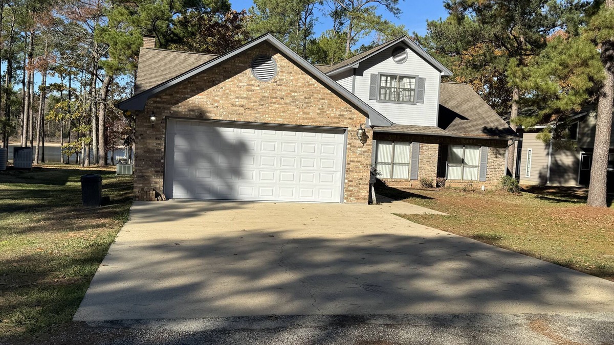 Brookeland House | Tranquil Waterfront Retreat: 4BR/2.5BA Cozy Lakehouse on the Water!