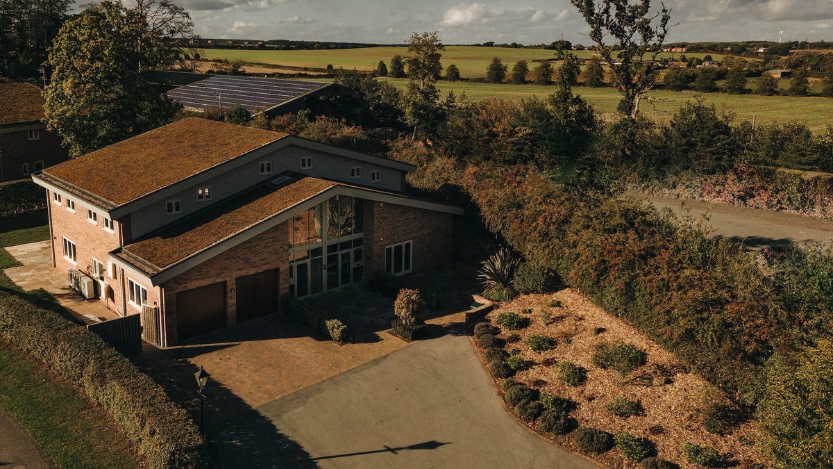 Kneesall Cottage | TRANQUIL WATERS WELLNESS RETREAT, family friendly in Farnsfield