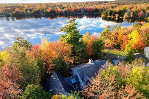 Pocono Summit House | Tranquil Waterside by AvantStay Lakefront Dock Game Room Views