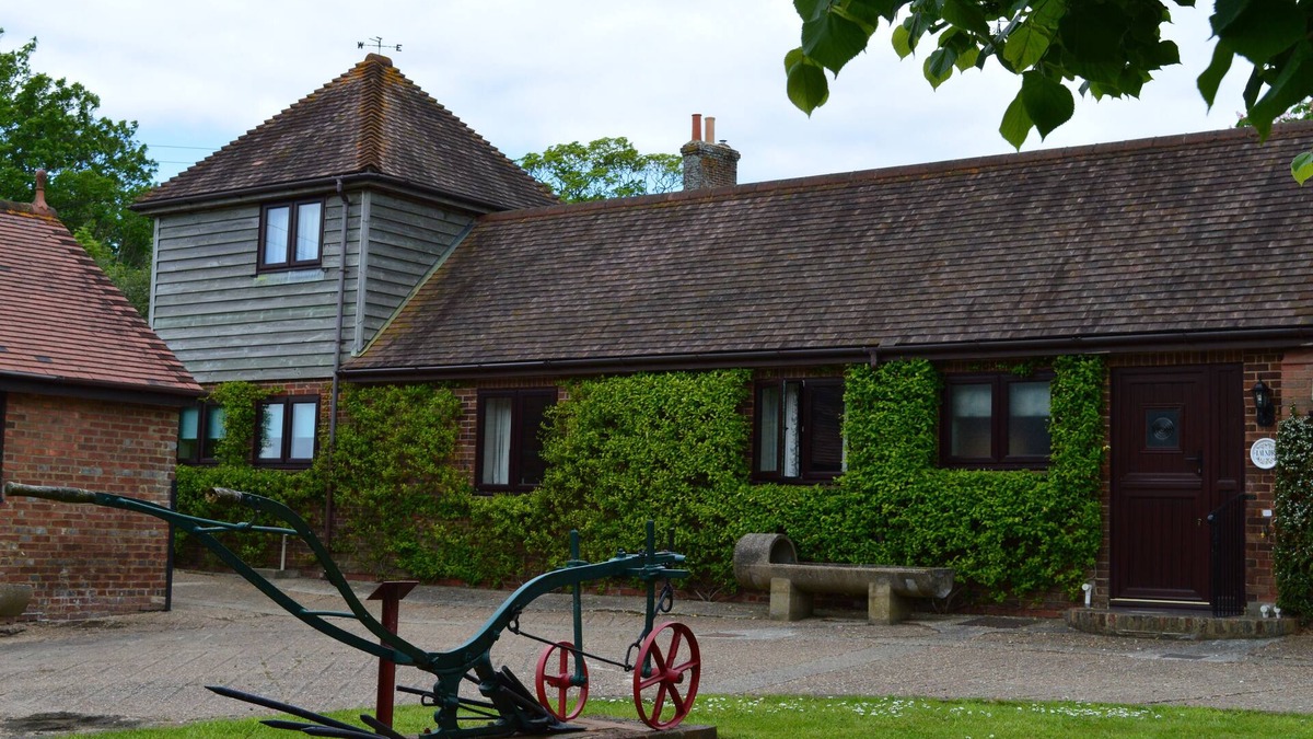 St Leonards-On-Sea Cottage | Tranquil, well-equipped Cottage in historic '1066 Country'.