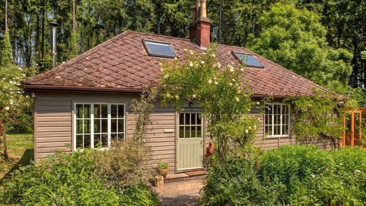 Wraxall House | Tranquil Woodland Cottage, 10 Min Drive to Clifton