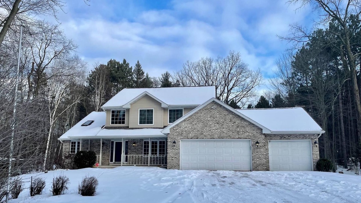 Suamico House | Tranquil Woods on Pine Lane