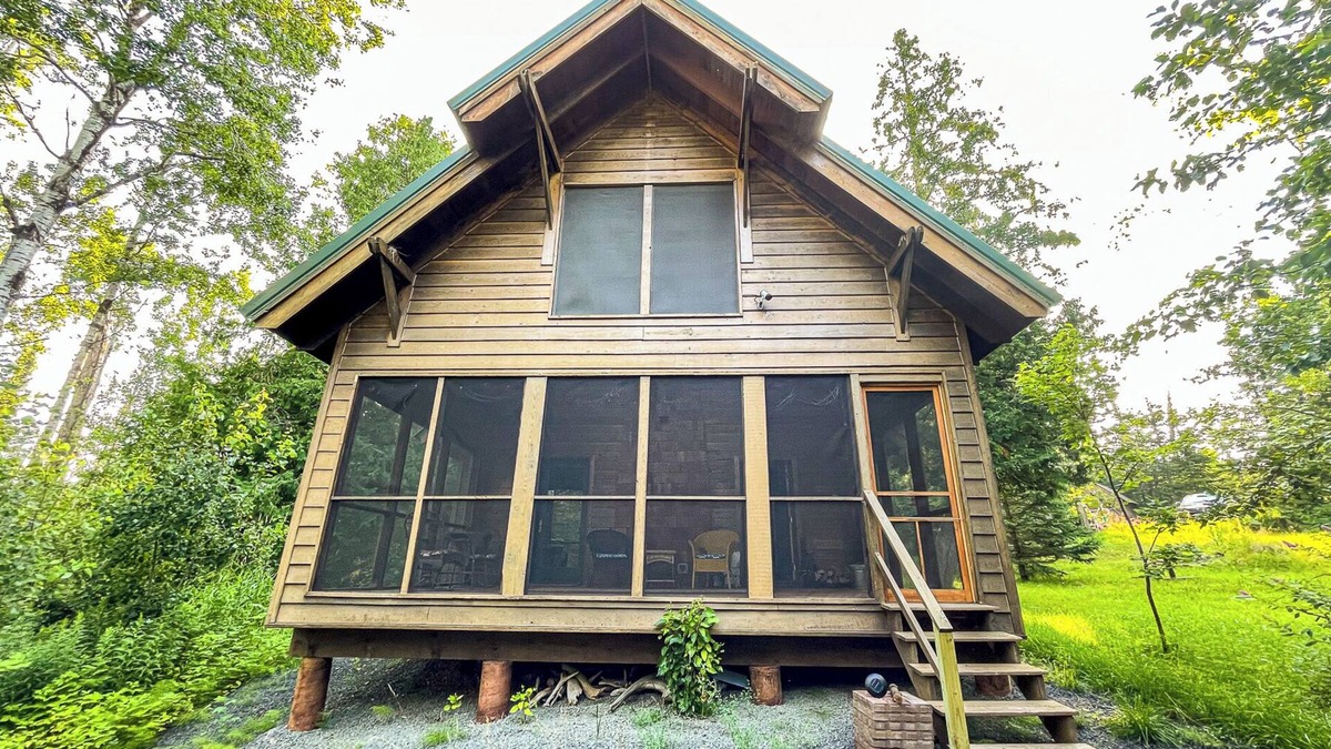 Herbster Cabin | Tranquility & Adventure Await at the River's Edge