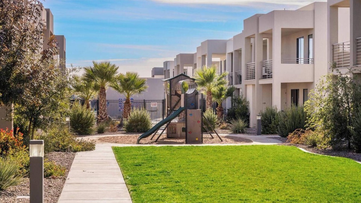 St. George House | Tranquility at The Lofts Near National Parks
