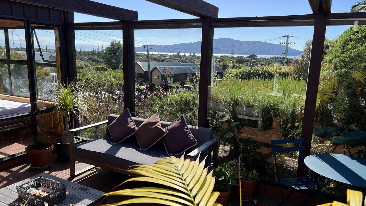 Waikanae Cottage | Tranquility Base - Waikanae Beach Holiday Home