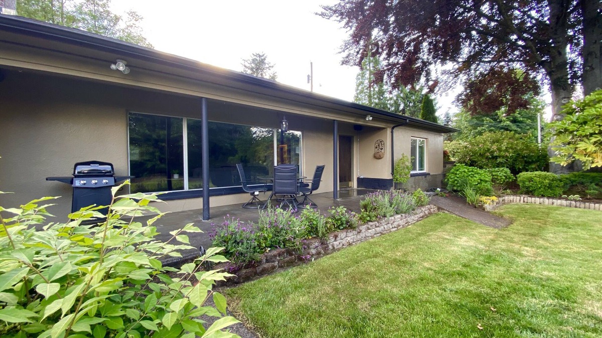 West Side Highway House | Tranquility on Beacon Hill