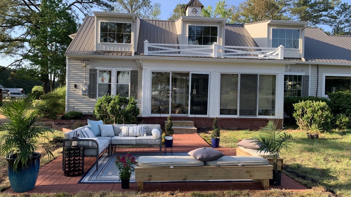North House | Tranquility on the Water! Renovated Modern Farmhouse on Private Cove on N. River