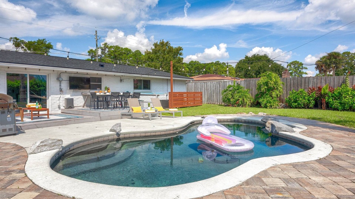 Isle of Palms House | Tranquility by Mayo w/Heated Pool Mins to Beach