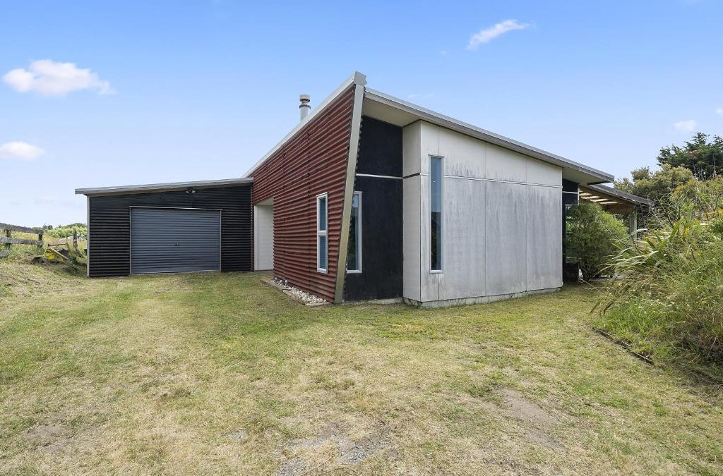 Waikawa Beach House | Tranquilo - Waikawa Beach Holiday Home