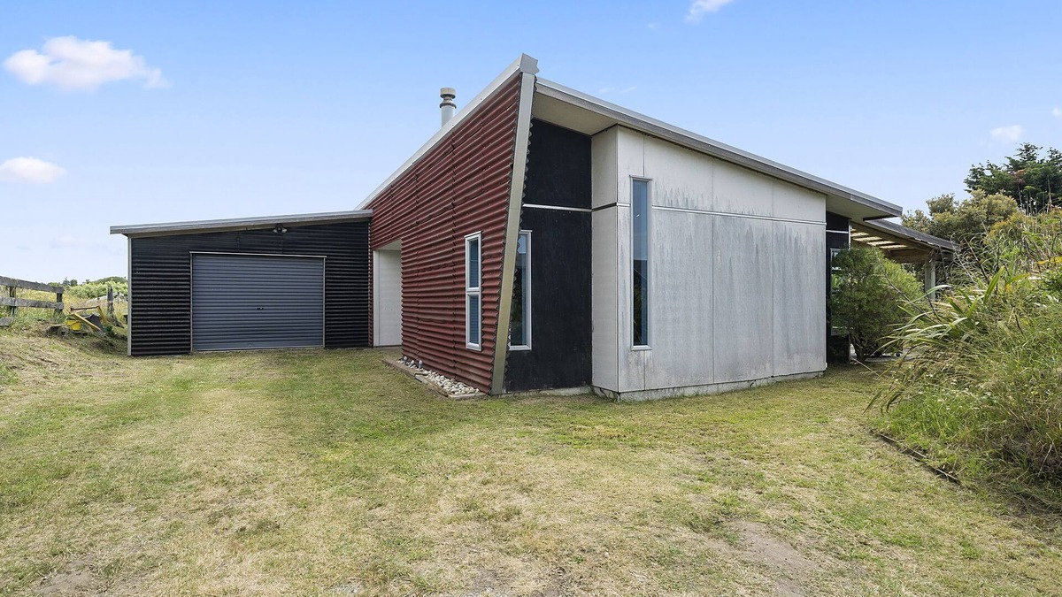 Waikawa Beach House | Tranquilo - Waikawa Beach Holiday Home