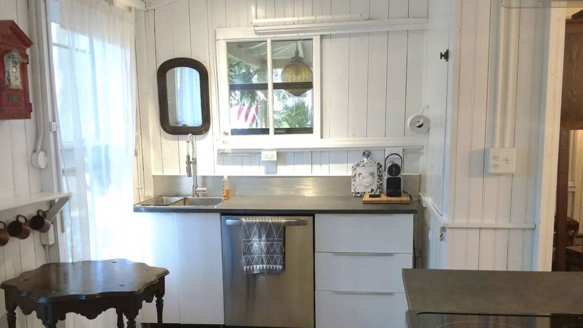 Lebanon Cottage | Transcendentalist Cottage on 6th St