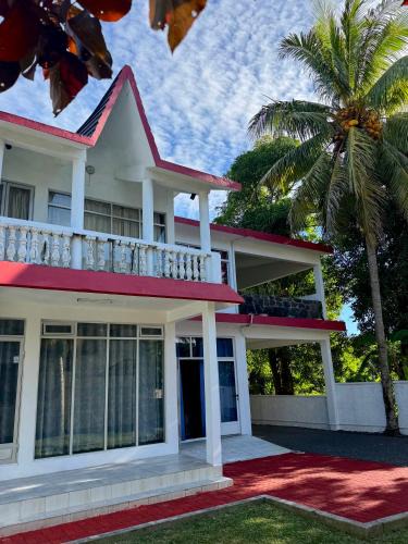 New Grove Apartment | Transit Home Lower Level - 10 mins from Airport and Blue bay