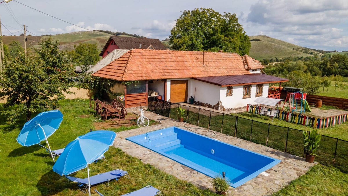 Bratca Cottage | Transylvanian Cottage with Private Swimming Pool