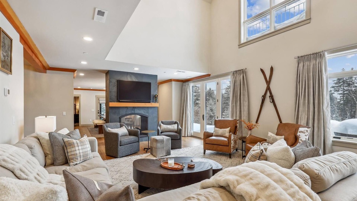 Moscow Villa | Trapp Alpine Chalet at von Trapp Family Lodge: 4 br, a/c, firepit, deck & views, resort amenities!