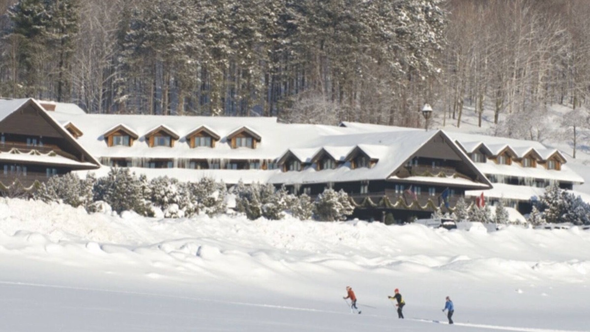 Moscow Ski Chalet | Trapp Family Chalet Feb 18-25, 2024. PRESIDENT'S WEEK - 2BR, 2BTH, Sleeps 6