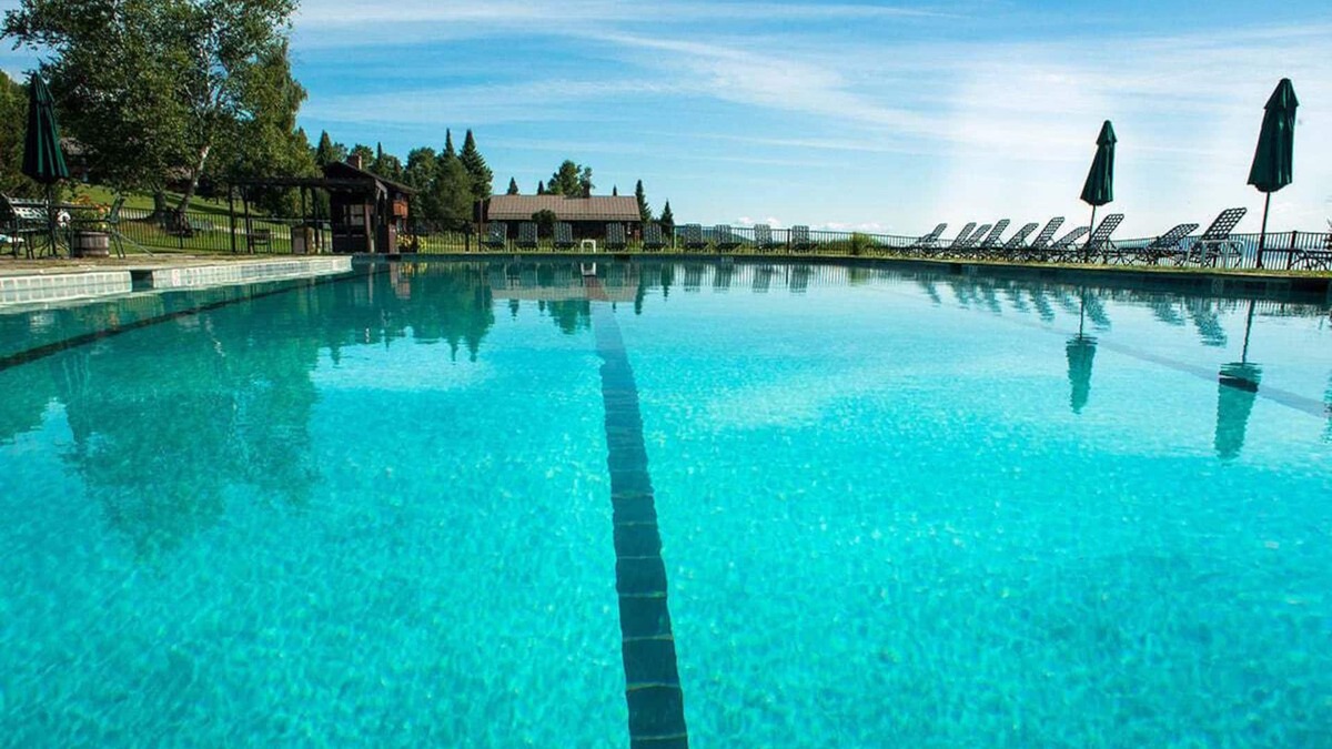 Moscow Villa | Trapp Villa 29 - Mountain Resort Amenities, Service, and Views at Every Turn!
