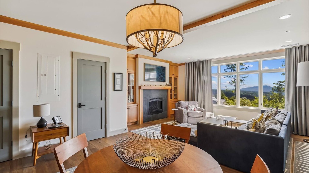 Moscow Villa | TrappHof: 2 br, fireplace, a/c, patio & views, resort amenities!