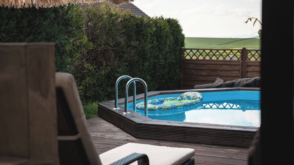 Stadtlauringen Apartment | Traumhafte Ferienwohnung zum See. Mit Pool, Whirlpool, Sauna und Outdoor-küche