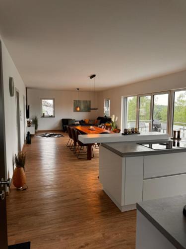 Hardert Apartment | Traumhafter Ausblick, modern mit Komfort und Stil