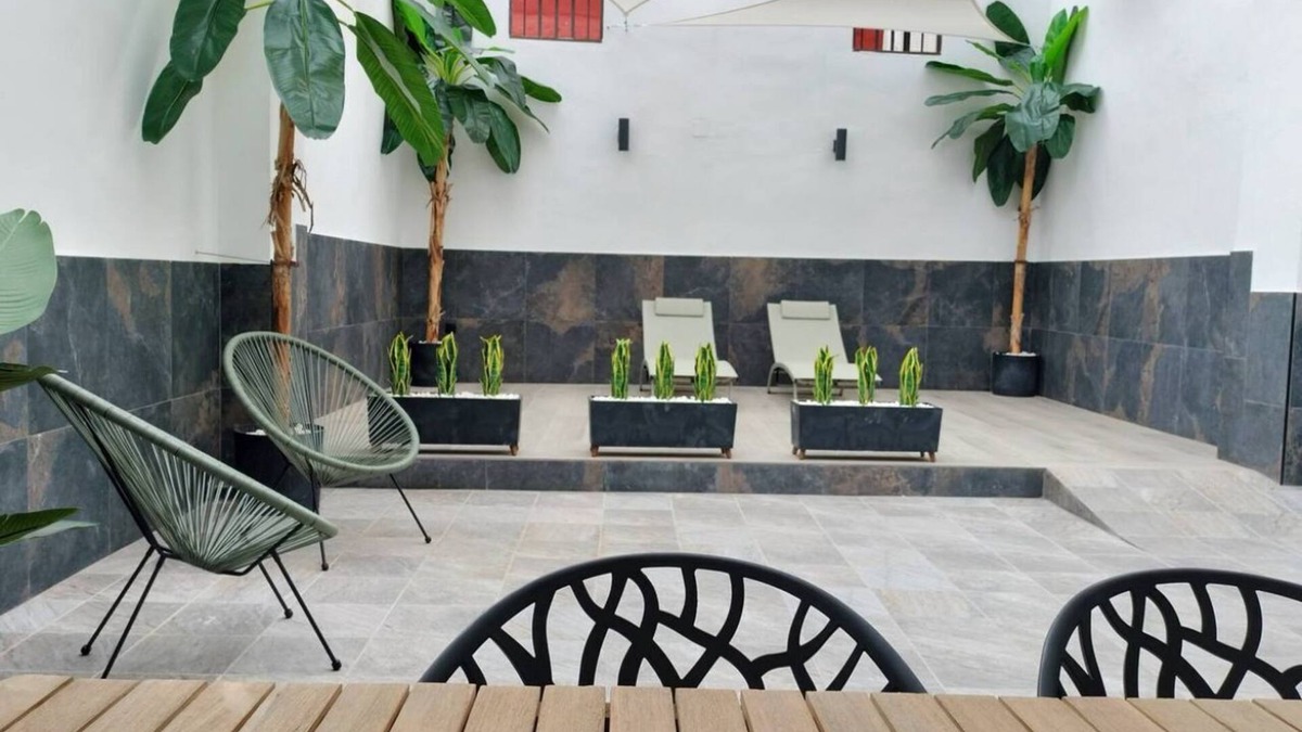 En Corts Apartment | Travel Habitat Ruzafa Green House Patio