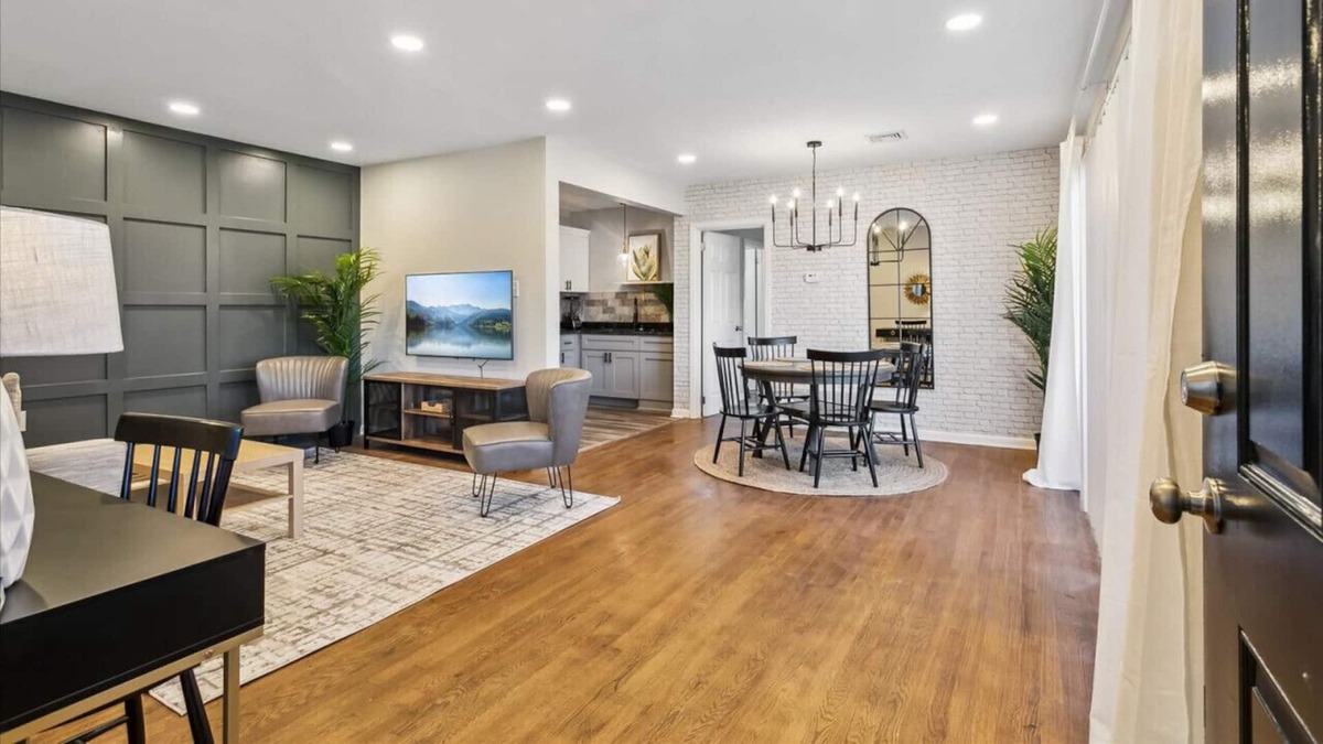 Hampton Apartment | Travel in Style: Stay in this Luxurious 1/1 Apt