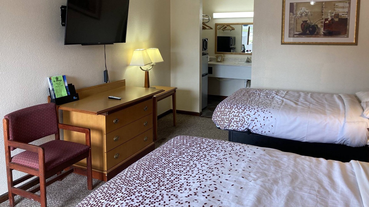 Hazen Hotel | Travel Inn Hazen Two Double Bed