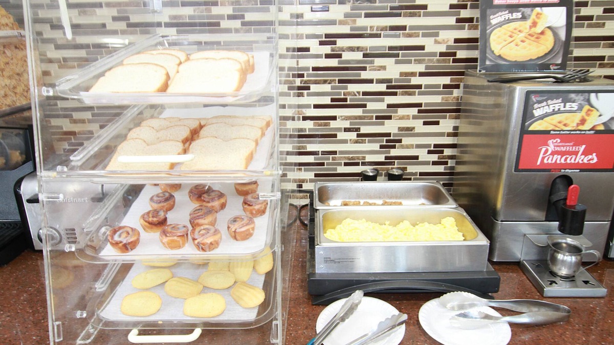 Three Bridges Hotel | Travel Inn & Suites