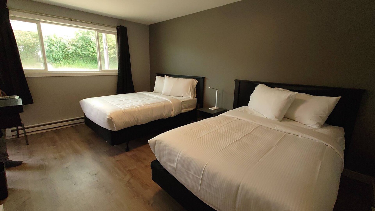 Kenora Hotel | Traveler's Inn