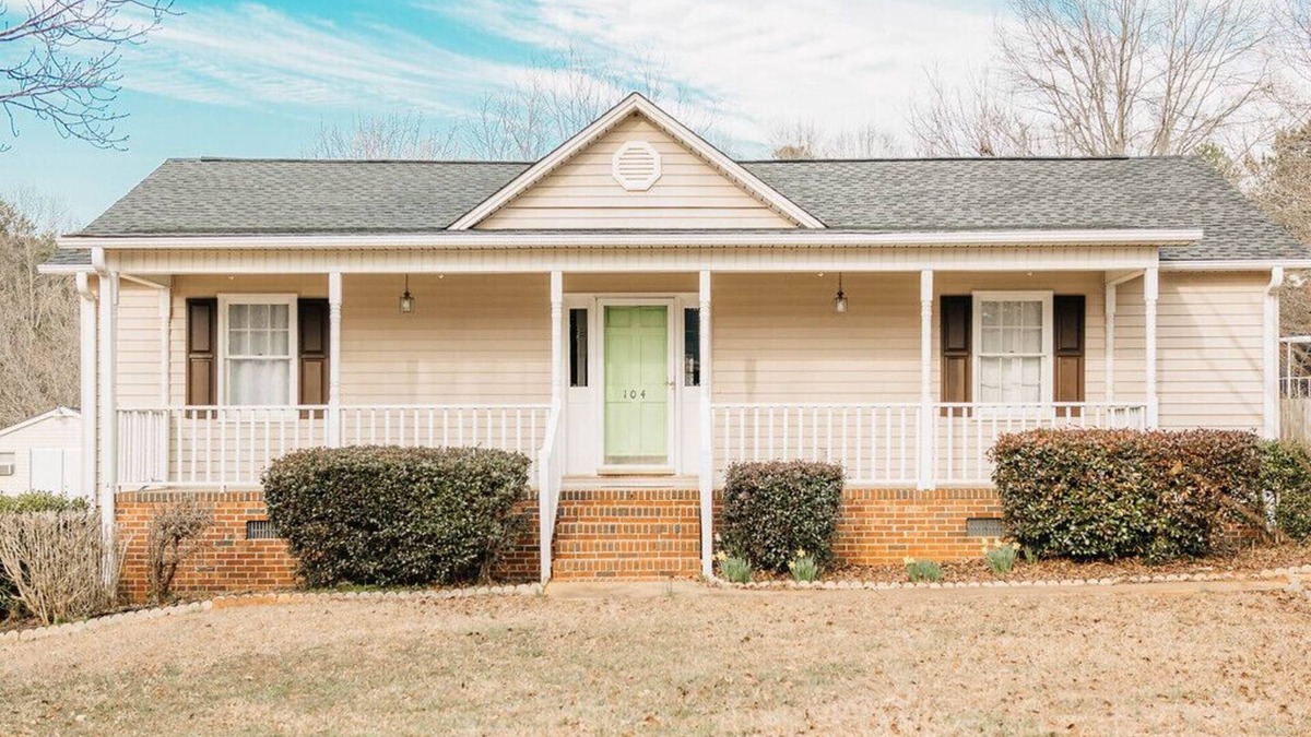 Lyman House | Traveler's Oasis with Office Space