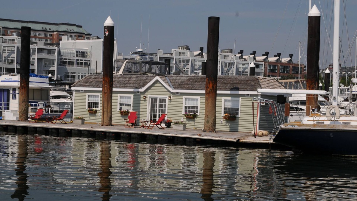 Thompson Square - Bunker Hill Boat Rental | Travelers Choice Best of Boston Houseboat Suite 1!