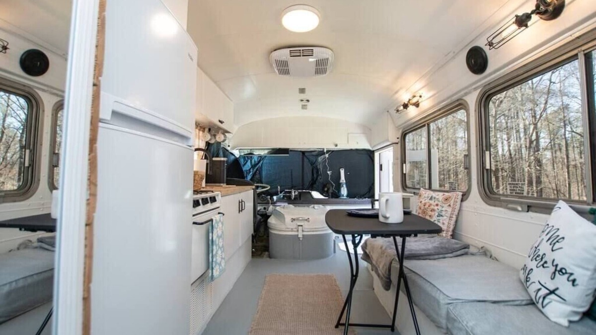 Bowdon Junction House | Travelers rest: Skoolie stay